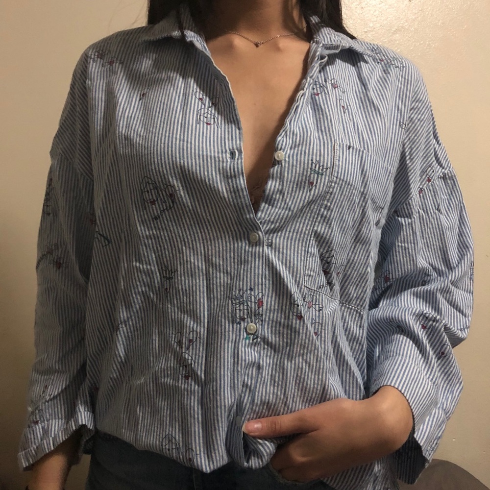 Zara Button Graphic